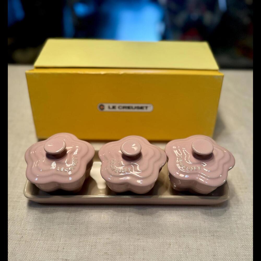 Le Creuset Ramekin Set Flower Collection Stoneware With Tray